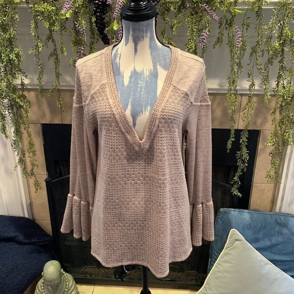 POL Women's L dusty pink deep V neck bell sleeve sweater BWT412A